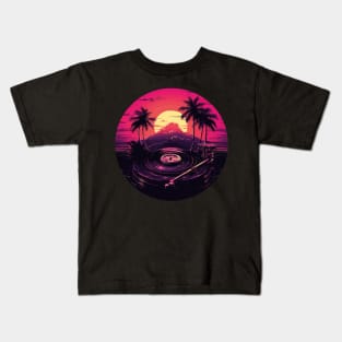 Turntable Vinyl in the Synthwave 80s eighties style palm trees Kids T-Shirt